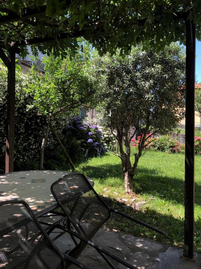 Apartamento The Children Smile- With Private Garden Colico Exterior foto