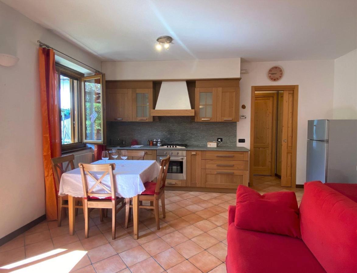 Apartamento The Children Smile- With Private Garden Colico Exterior foto