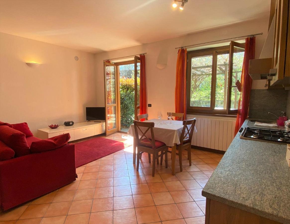 Apartamento The Children Smile- With Private Garden Colico Exterior foto