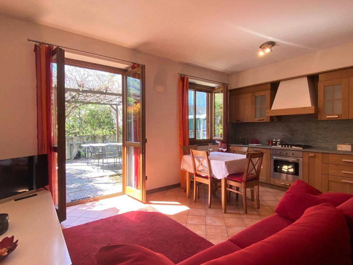 Apartamento The Children Smile- With Private Garden Colico Exterior foto