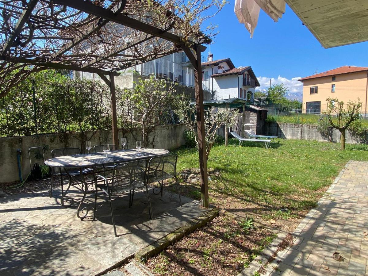 Apartamento The Children Smile- With Private Garden Colico Exterior foto